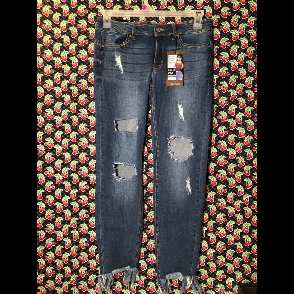 BRAND NEW ! Ripped Jeans